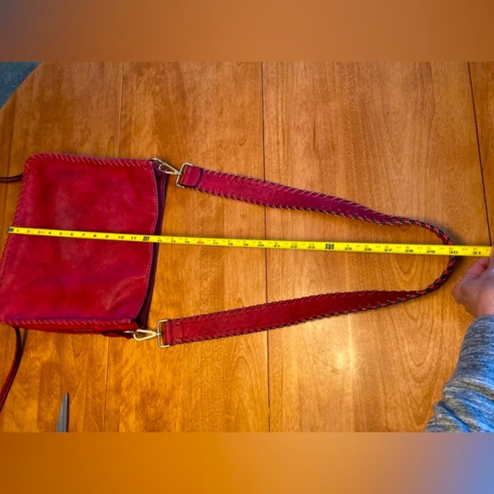 Isabelle Red Leather Shoulder Bag. Lots of Zippered hiding places. - Picture 7 of 10